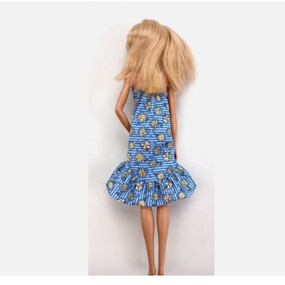 Mattel Lot of 4 Barbie Dolls Mixed Styles/Outfits Pre-Owned Excellent Condition - Picture 5 of 13